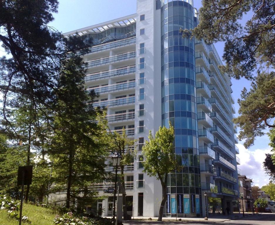 Apartament 208 *