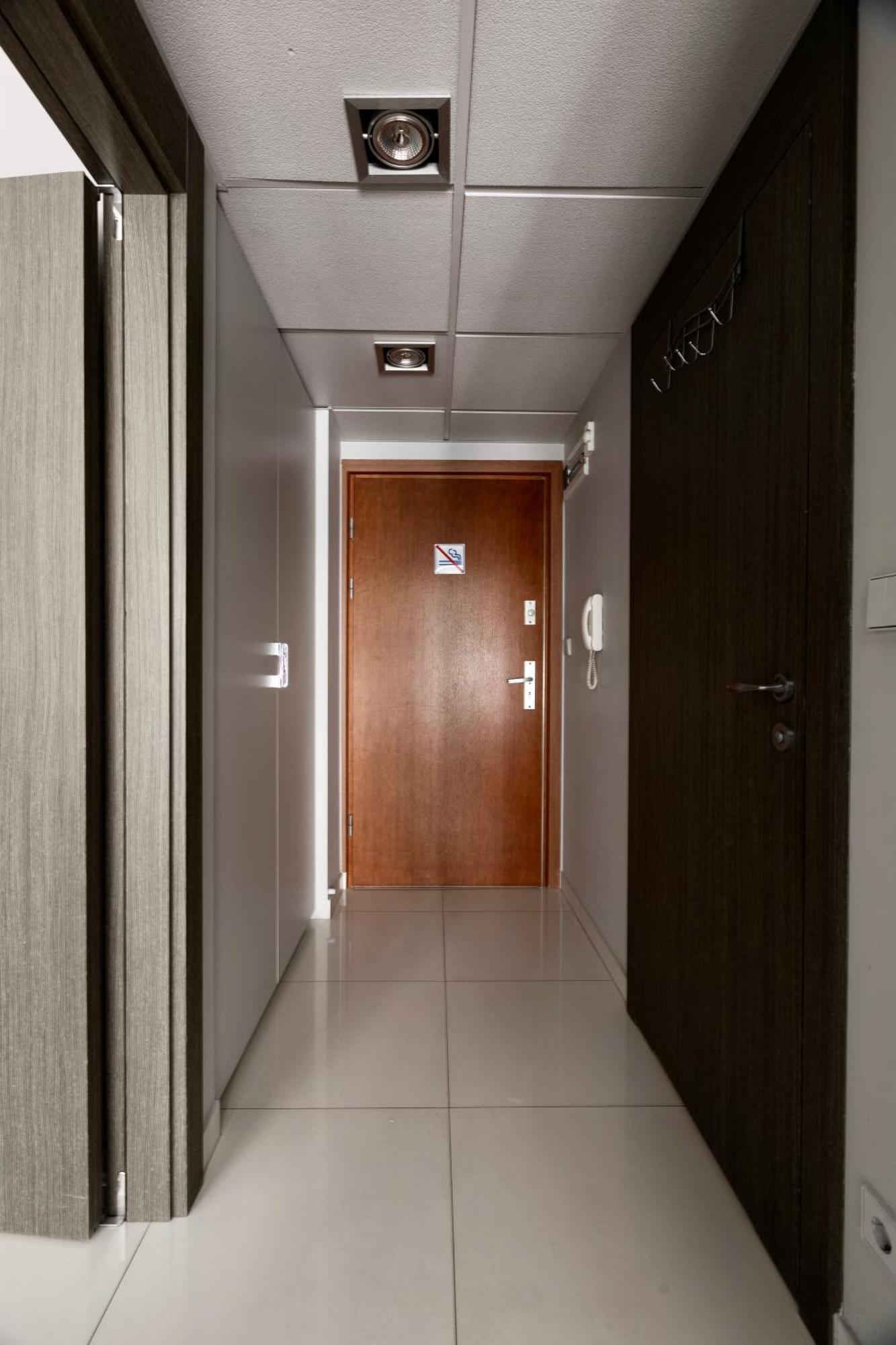 Apartament 208 *