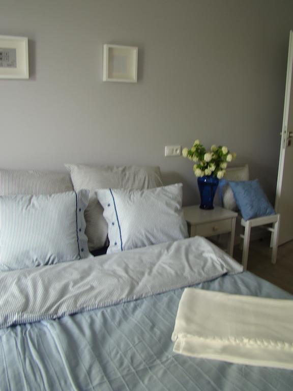 Apartament 208 *